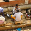 Street barbers Varanasi: Street barbers to a bustling city
