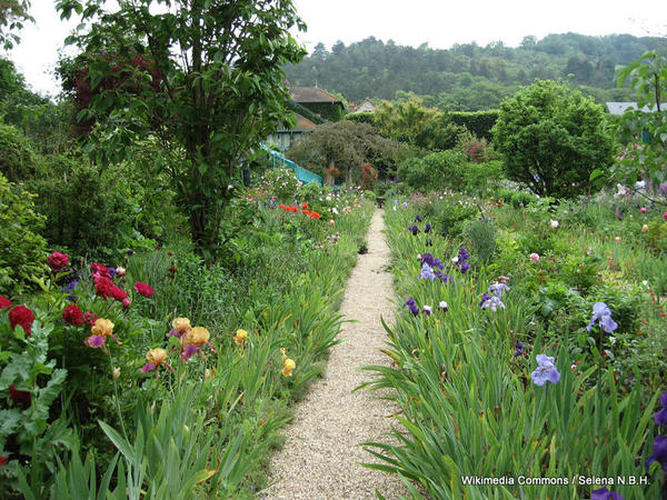 1-Monet's_Garden_at_Giverny