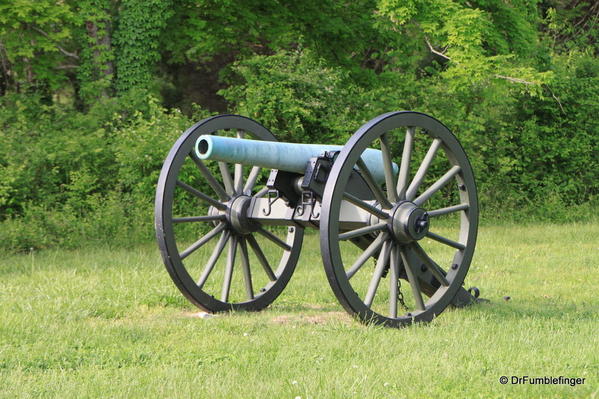 Stones River National Battlefield -- cannons