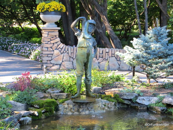 Fountain at the entrance to the English Garden
