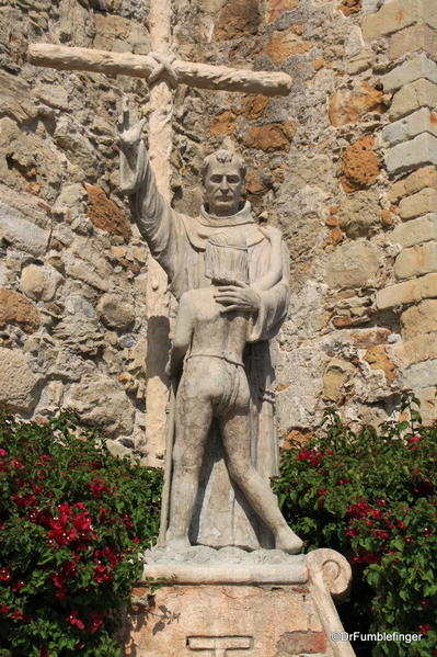 Mission San Juan Capistrano. Father Serra statue