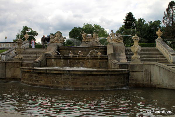 Cesky Krumlov. Castle Garden, fountain