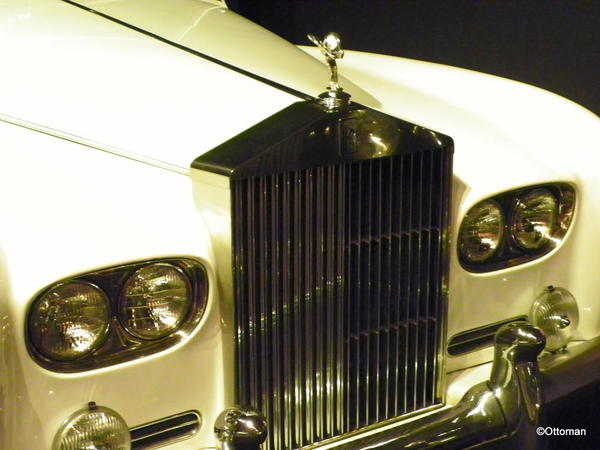 Elvis Presley Automobile Museum. 1966 Rolls Royce Silver Cloud. Blue seats, walnut panels.