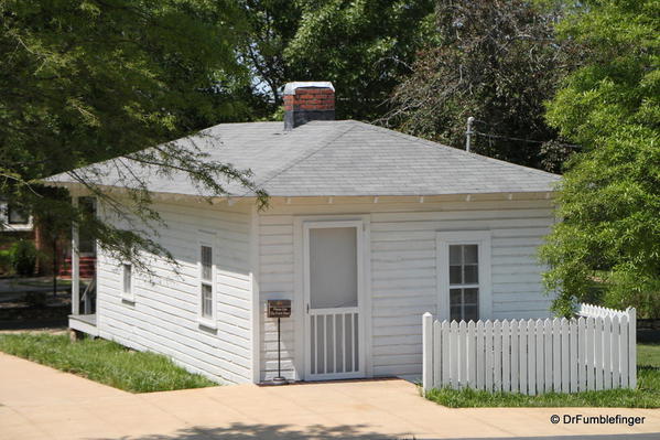 Elvis Presley Birthplace, Home (rear)