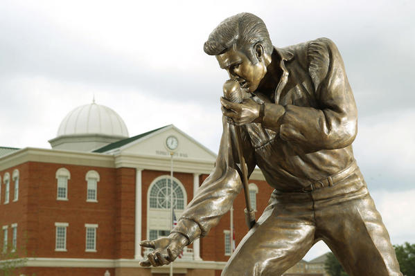 Elvis Statue (photo courtesy the Tupelo Convention and Visitor Bureau)