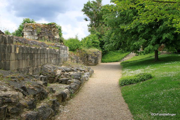 Walkway, Château de Chinon