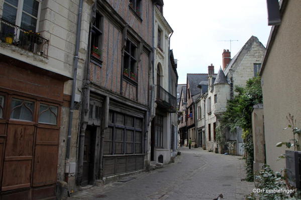 Chinon, medieval alley