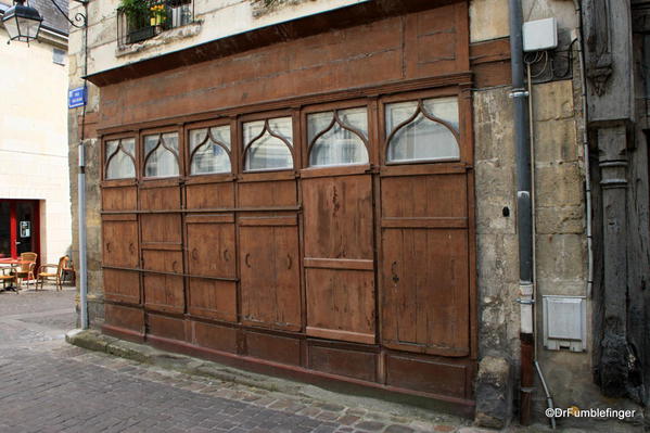 Old storefront, Chinon