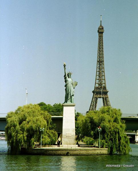 Paris-ile-des-cygnes-statue-de-la-liberte-tour-eiffel-seine-Greudin
