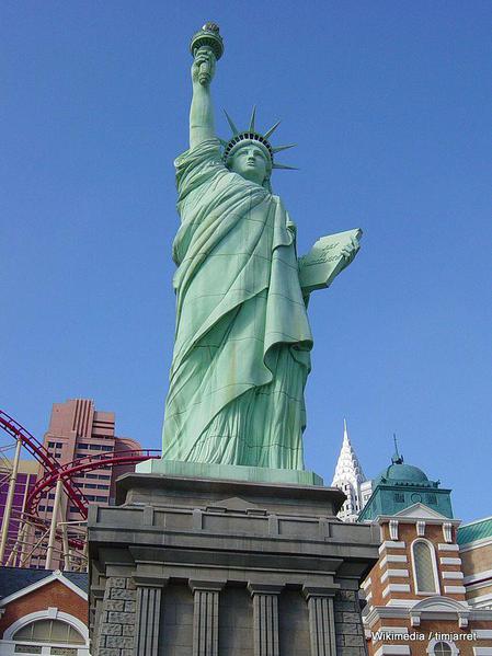 Statue_of_Liberty_New_York_Las_Vegas-timjarret