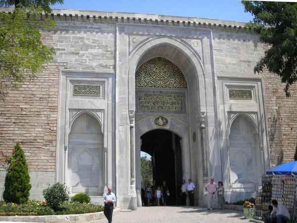 1280px-Imperial_Gate_Topkapi_Istanbul_2007_002