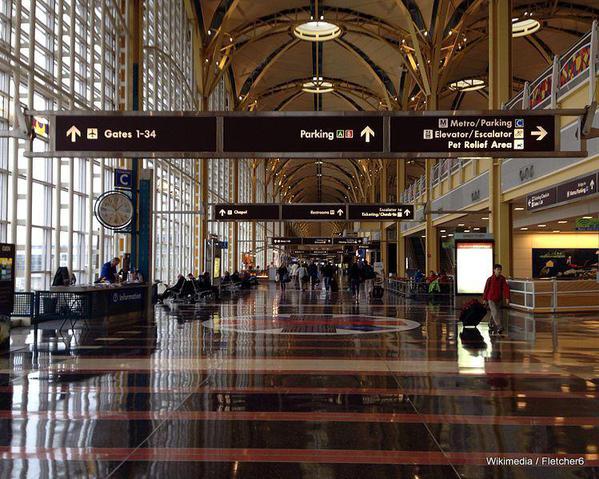 Ronald_Reagan_National_Airport_Concourse_.jpg Fletcher6-001
