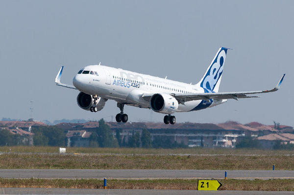Airbus_A320neo_landing_01