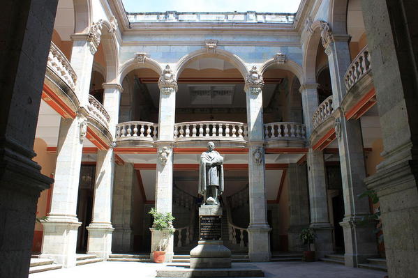 1280px-Instituto_de_Ciencias_y_Artes_de_Oaxaca.
