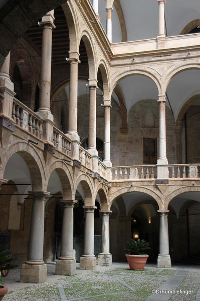 03 Interior of Palermo Palazzo del Normanni (4)