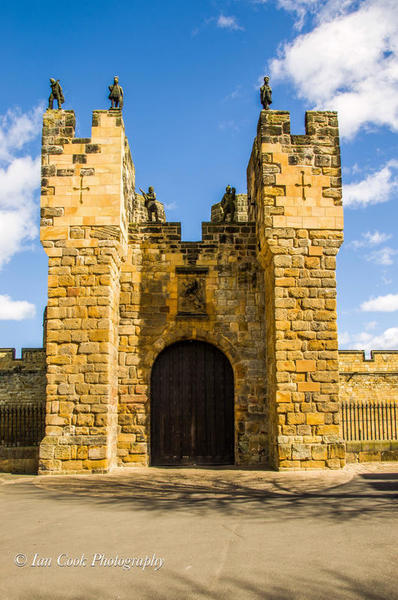 Photo 03-11-2015, 14 14 48 Alnwick Castle main gate