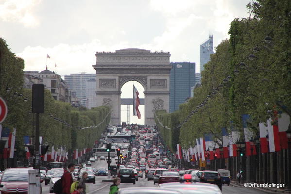 22 Paris 05-2013. Strolling down the Champs (65)