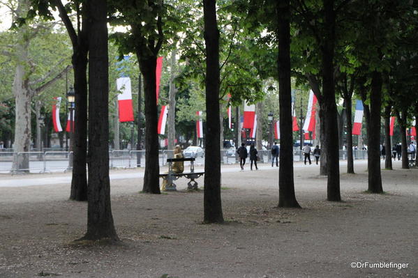 23 Paris 05-2013. Strolling down the Champs (68)