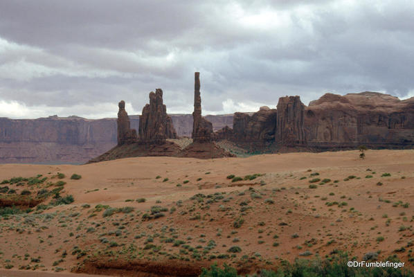 Monument Valley 6-93 025. Totems
