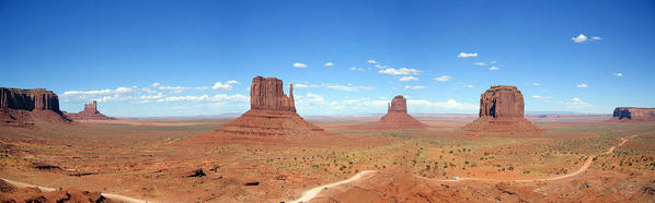 Monument Valley panorama, courtesy Moritz Zimmerman and Wikimedia