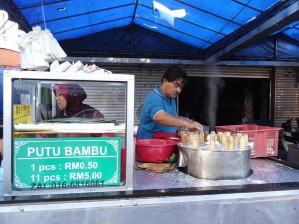 06 ok-i-lied-we-did-have-a-snack-at-the-farmers-market-food-tour-in-kuala-lumpur-malaysia