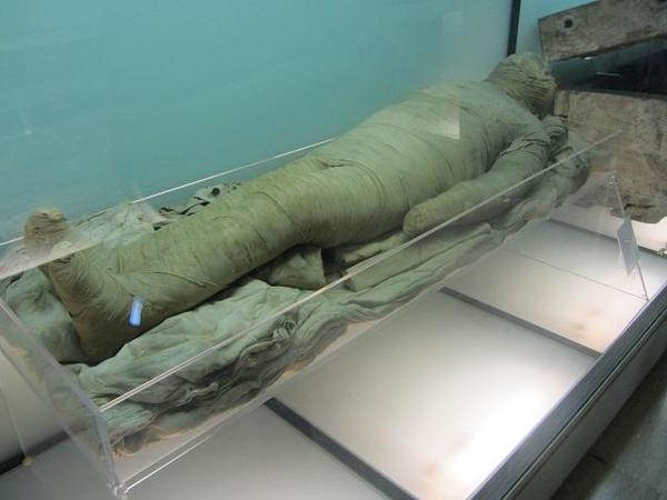 Museo_Egizio_Mummy-