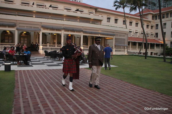 01 Galle Face Hotel lowering the flag (16)