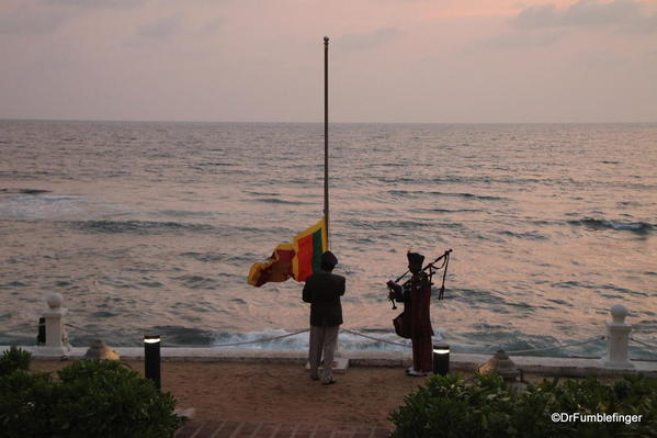 05 Galle Face Hotel lowering the flag (23)