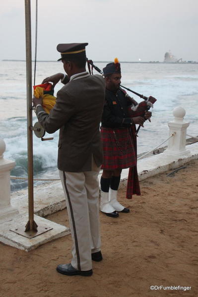 06 Galle Face Hotel lowering the flag (12)