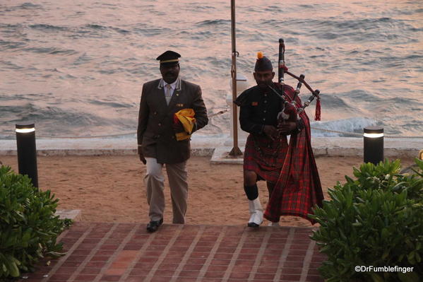 07 Galle Face Hotel lowering the flag (25)