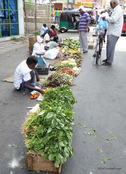 14 Pettah Neighborhood Colombo Market 04-2017 (40)