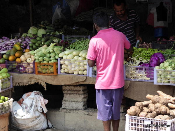15 Pettah Neighborhood Colombo Market 04-2017 (45)