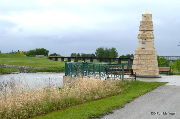 01 Red River and Flood Memorial (10)