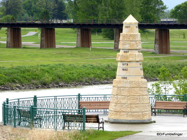 05 Red River and Flood Memorial (20)