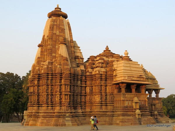 09 Khajuraho temples and town (111)