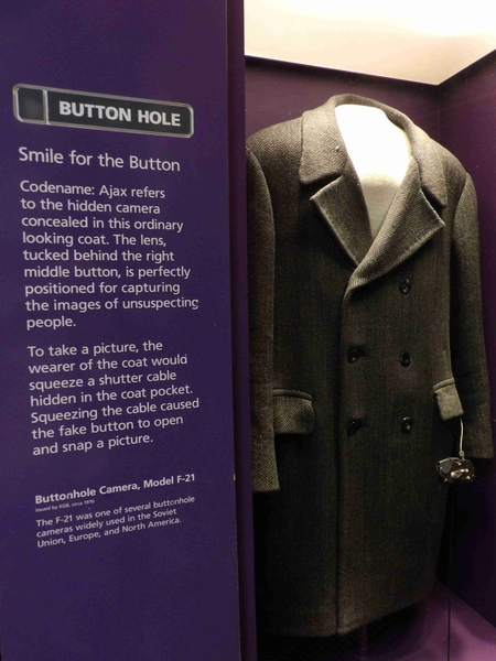 Button Hole Camera Coat