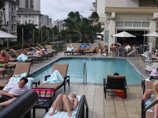 Hyatt-Regency-Waikiki-Pool