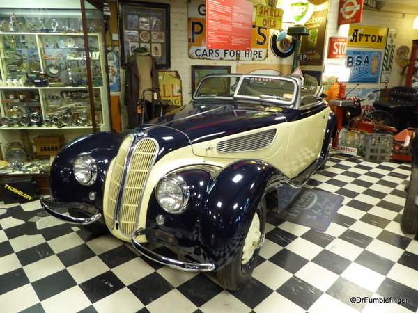00 Cotswold Motoring Museum and Toy Collection. BMW 327 1938