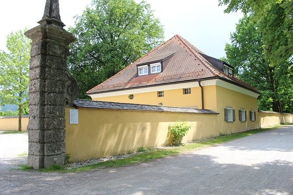 Frohnburg-Palace-2