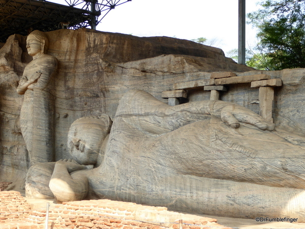 10 Gal Viharaya in Polonnaruwa (1)