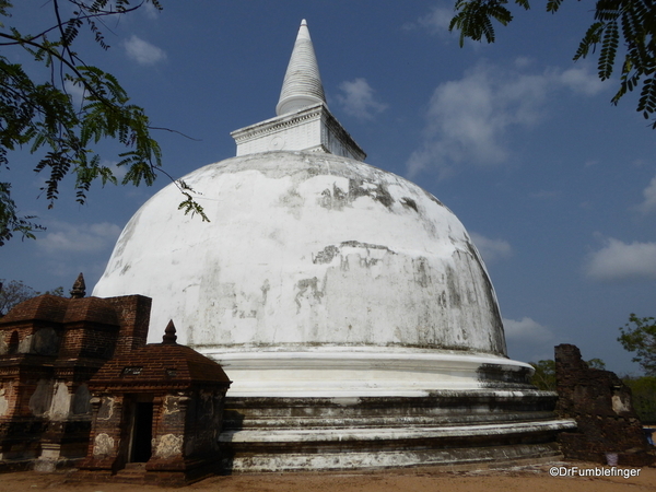 14 Kiri Vehera in Polonnaruwa (2)