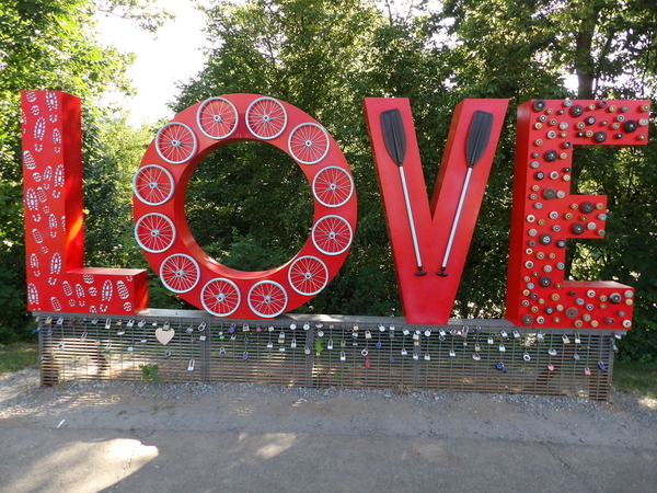 Share The Love Sculpture