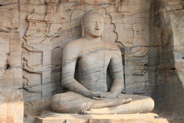 03 Gal Vihara Samadhi statue