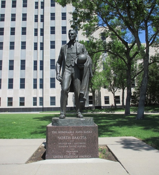 ND-Capitol-Statue