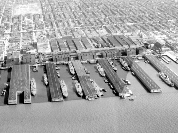 AERIAL_VIEW_OF_TERMINAL,_LOOKING_SOUTHEAST_Figure_3_in_Frederic_R._Harris,_Inc.,_Report_on_Piers_and_Industrial_Property_of_the_Bush_Terminal_Company._-_Bush_Terminal_Company,_HAER_NY,24-BROK,54-3.tif