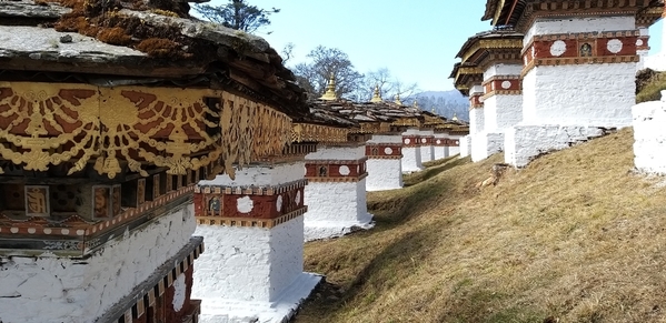 20200122_Bhutan Dochu La Pass Pagodas _ Flags 055
