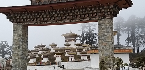 20200122_Bhutan Dochu La Pass Pagodas _ Flags 078