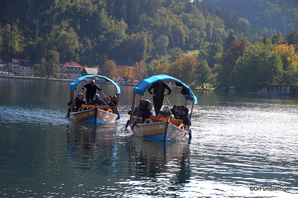 02 Gondolas to Bled Island