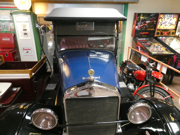 04 Russell's Travel Center. 1927 Model T Ford