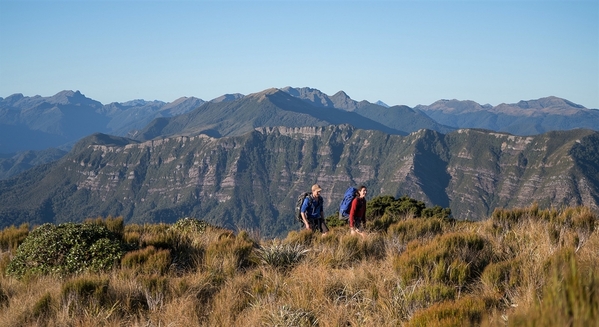 2_paparoa-track-hikers-with-mountain-backdrop